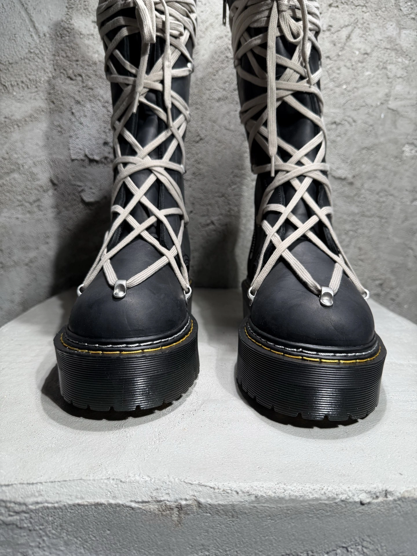 OOBB-- Ow59s DM02E68110001-09  DW02E68110001-09 Ow59s x Dr.Martin Calfskin cowhide item:F-X409B0221B